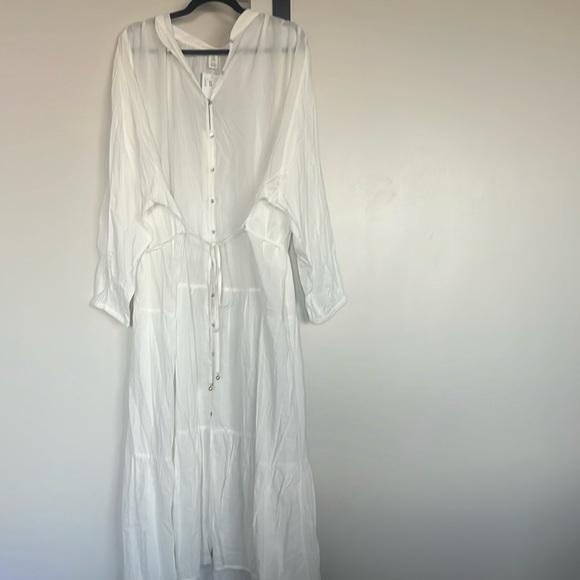 Plus Size White Tiered Maxi Dress - Picture 5 of 8